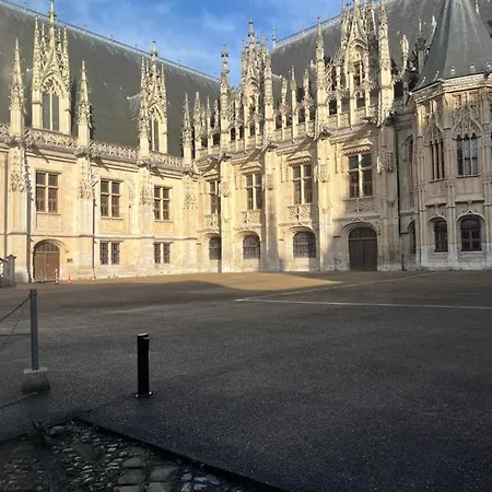 Paulette Centre Cathedrale Руан