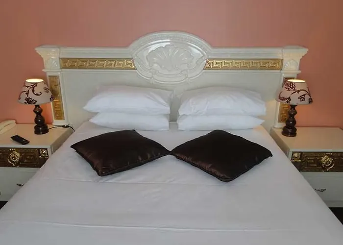 Paulette Centre Cathédrale 3* Ruan